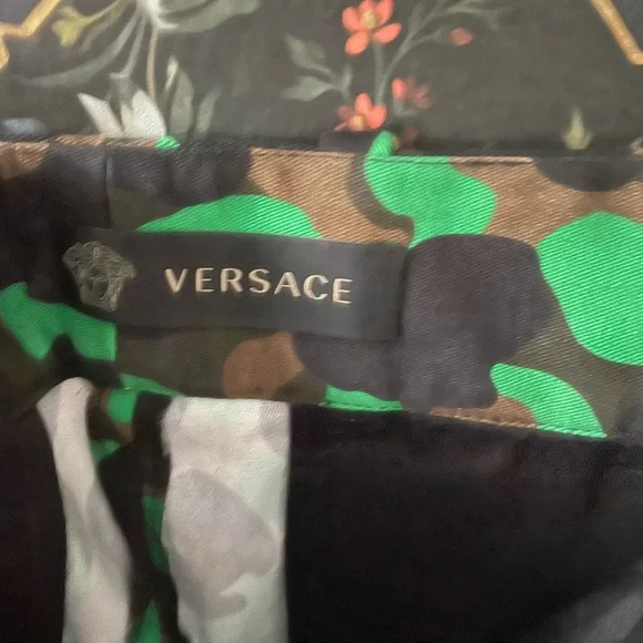 Versace high-waist tailored camouflage shorts! Euro size 38 but will fit U.S 4. - Picture 2 of 7